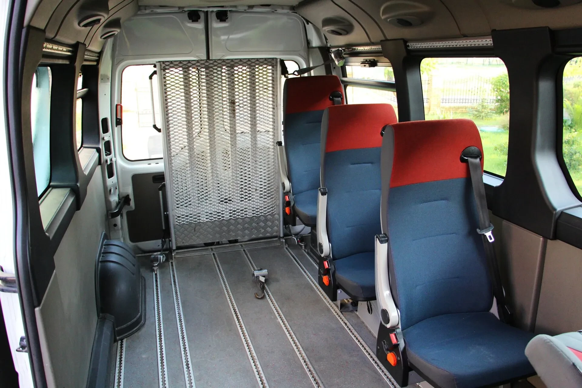 Dla szczególnych potrzeb - wynajem busów